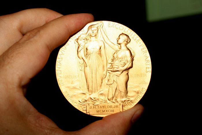 Medalia Nobel pentru fizica primita de K1JT